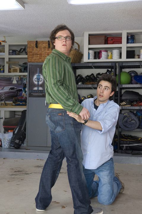 Ian (Josh Zuckerman, r.) und Kumpel Lance (Clark Duke, l.) geraten auf ihrem Trip von einer absurden Situation in die nächste ... - Bildquelle: 2008 Summit Entertainment, LLC. All rights reserved