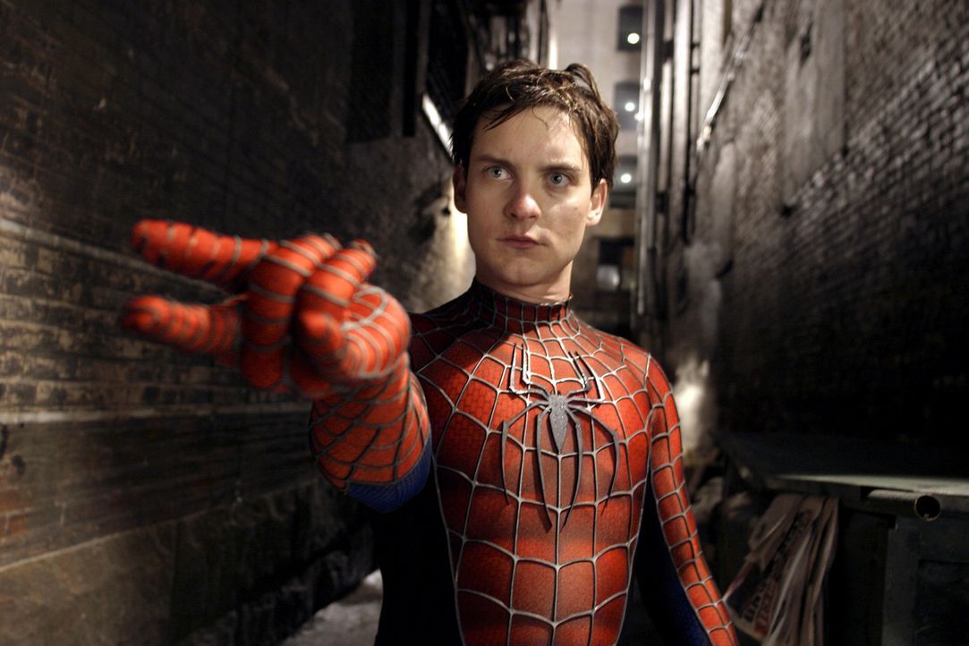 Spider-Man (Tobey Maguire) hat mal wieder alle Hände voll zu tun, um die Bösen dieser Welt schachmatt zu setzen ... - Bildquelle: Sony Pictures Television International. All Rights Reserved.