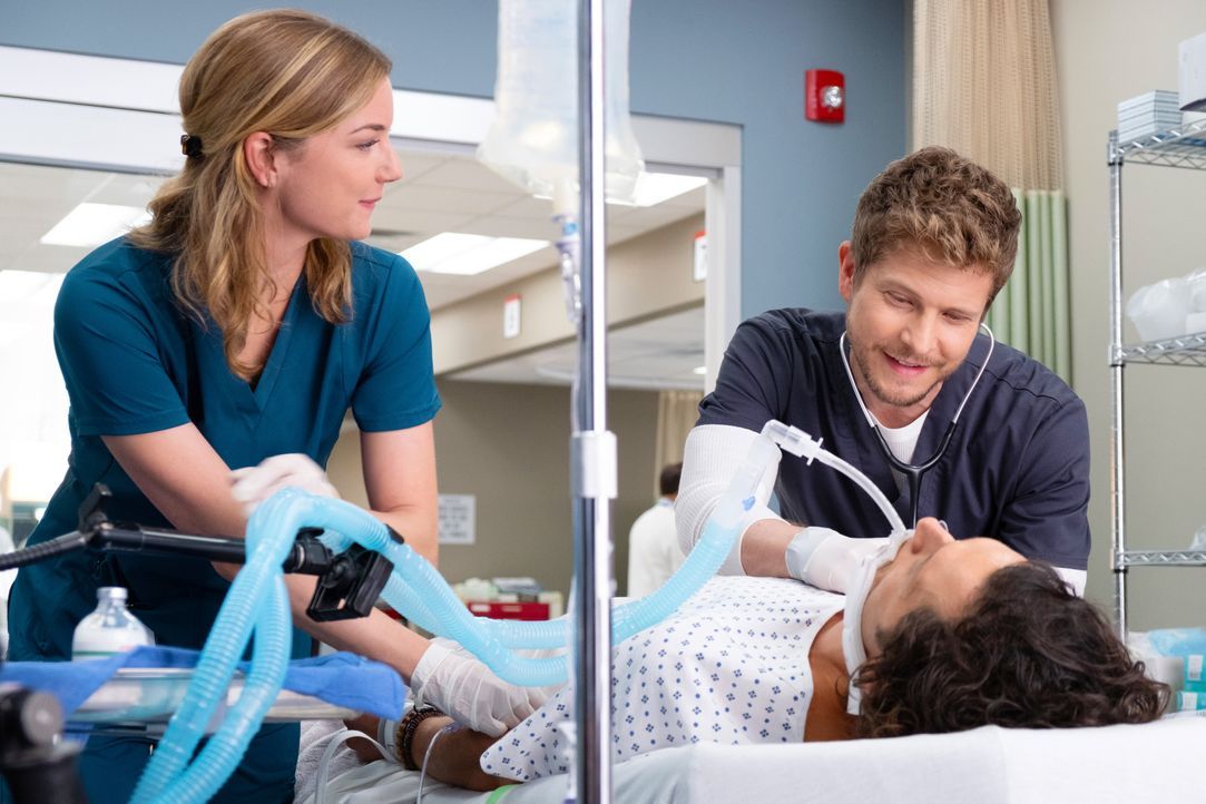 Nicolette Nevin (Emily VanCamp, l.); Dr. Conrad Hawkins (Matt Czuchry, r.) - Bildquelle: 2018-2019 Twentieth Century Fox Film Corporation. All rights reserved.