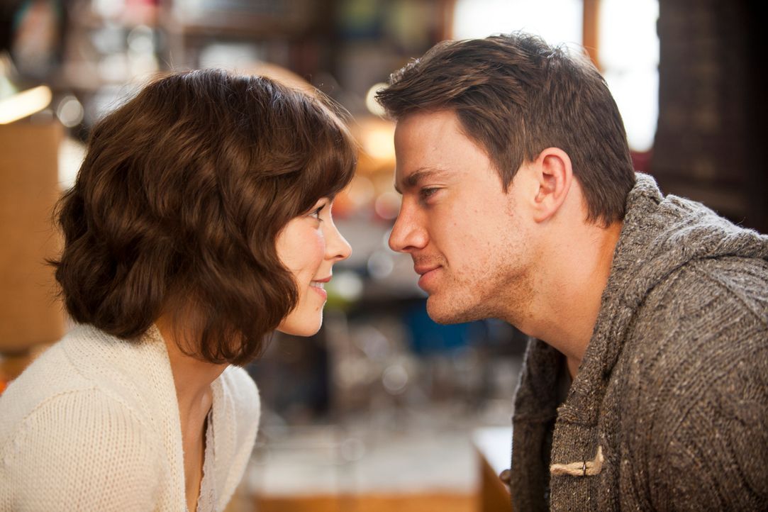 Kennt sie ihn wirklich nicht mehr? Für Leo (Channing Tatum, r.) ist es schwer zu begreifen, dass seine Ehefrau Paige (Rachel McAdams, l.) nach ihrem... - Bildquelle: Kerry Hayes 2010 Vow Productions, LLC. All rights reserved.