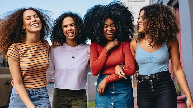 Diverse Haartypen mit Locken - wir sprechen über das Thema Locken