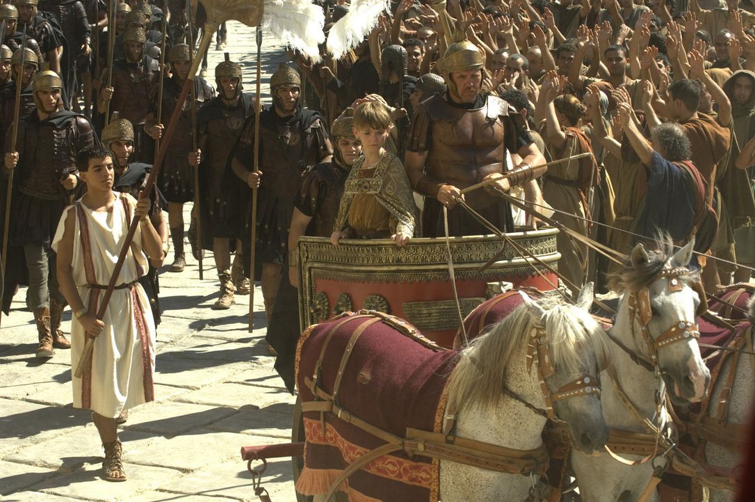 Im Jahre 476. Kaum ist der 12-jährige Romulus Augustus (Thomas Sangster, M.) als Kaiser gekrönt geworden, da wird auch schon Rom von den Goten ein... - Bildquelle: TOBIS Filmkunst GmbH & Co. Verleih KG