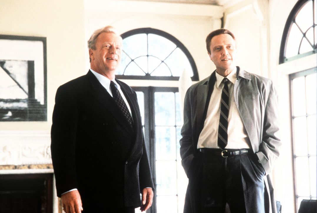 Der Multimillionär Alexander T. Hope (Jack Thompson, l.) schickt seinen Bruder Raymond (Christopher Walken, r.) auf die Suche nach seiner entführten... - Bildquelle: Columbia Pictures