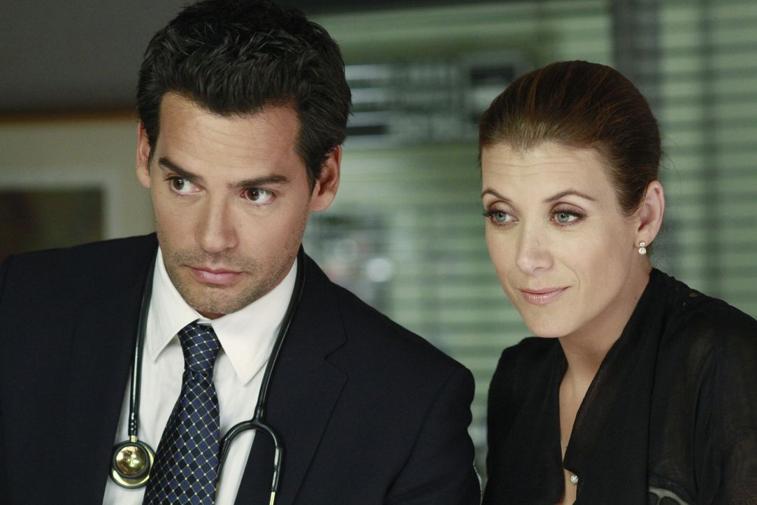 Sam ist unsicher, was Addison (Kate Walsh, r.) und Dr. Rodriguez (Cristián de la Fuente, l.) angeht. Um ihm zu zeigen, dass sie es ernst mit ihm me... - Bildquelle: ABC Studios