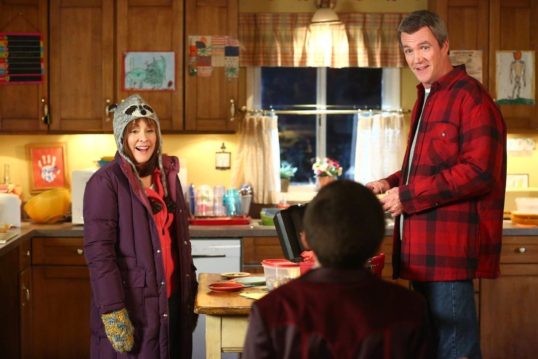 Frankie (Patricia Heaton, l.); Mike (Neil Flynn, r.) - Bildquelle: Warner Brothers