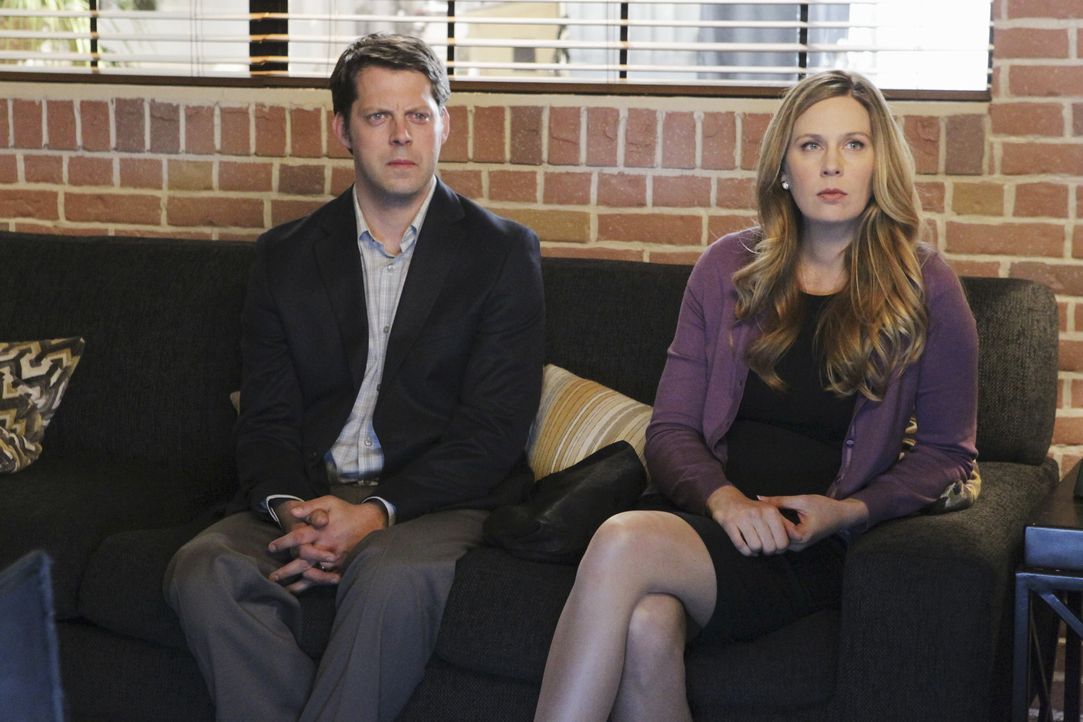 Kommen mit einem ganz besonderen Problem zu Violet und Sheldon: Rich (David Furr, l.) und Lori (Anne Dudek, r.) ... - Bildquelle: ABC Studios