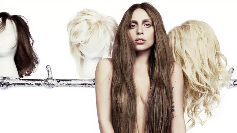 Lady Gaga Mit Artpop Album Cover Via Twitter Veröffentlicht Prosieben