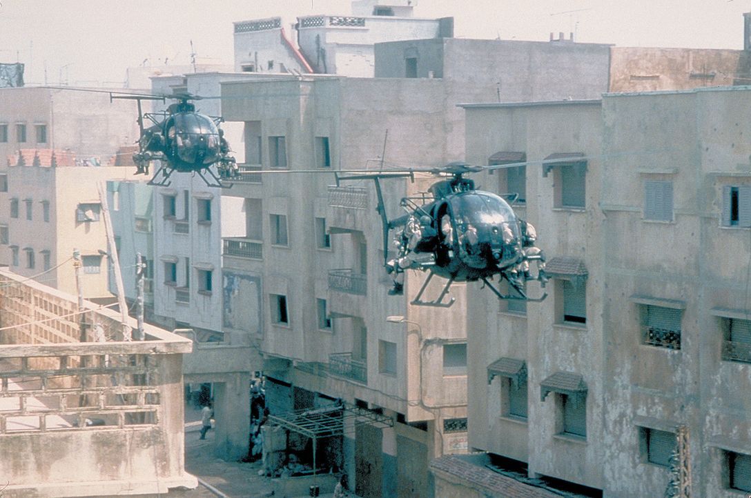 1993 werden US-Eliteeinheiten ins ostafrikanische Somalia entsandt, um den Einsatz der UNO-Friedenstruppen zu unterstützen. Für den 3. Oktober pla... - Bildquelle: Columbia Pictures