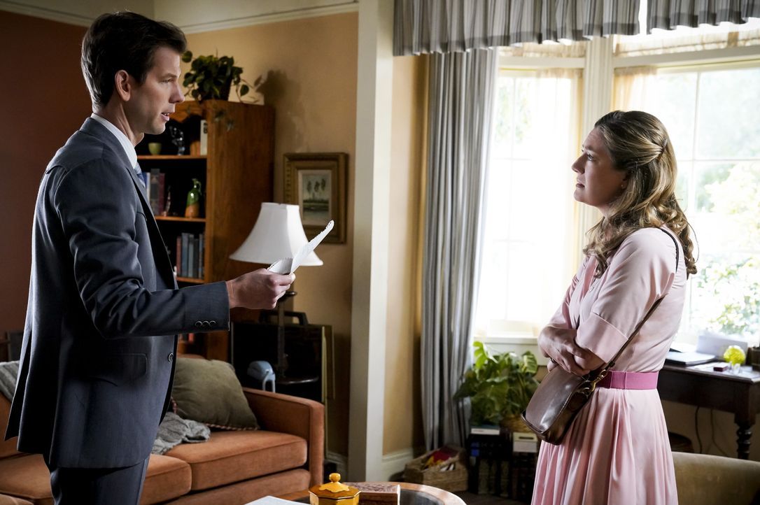 Pastor Jeff (Matt Hobby, l.); Mary Cooper (Zoe Perry, r.) - Bildquelle: Cliff Lipson 2019 CBS Broadcasting / Cliff Lipson