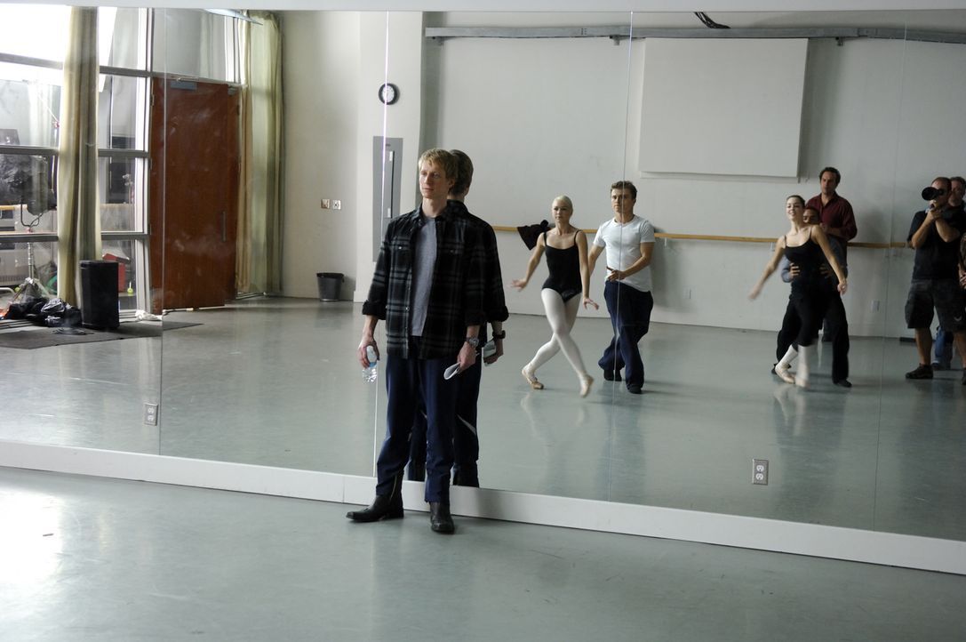 Der Ballett-Lehrer Cooper Nielson (Ethan Stiefel) von der renommierten "American Ballet Academy" fordert seinen Schützlingen ziemlich viel ab: Suza... - Bildquelle: Copyright   2008 Stage 6 Films, Inc. All Rights Reserved.