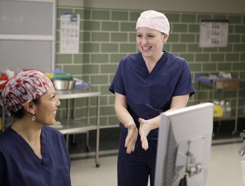 Während Teddy von Cristina ganz genau wissen will, was bei der Operation an Henry geschehen ist, bereiten sich Callie (Sara Ramirez, l.) und Arizon... - Bildquelle: ABC Studios