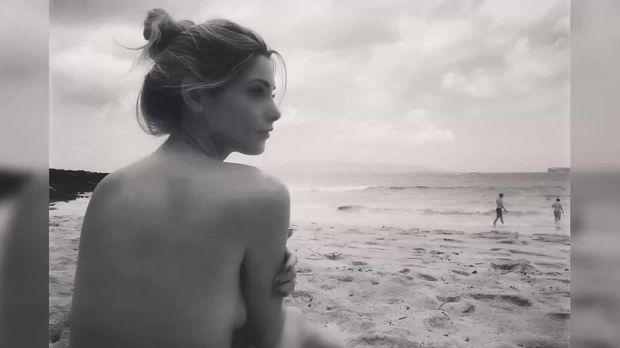 &quot;Twilight&quot;Star Ashley Greene zeigt Nacktfoto von sich am Strand