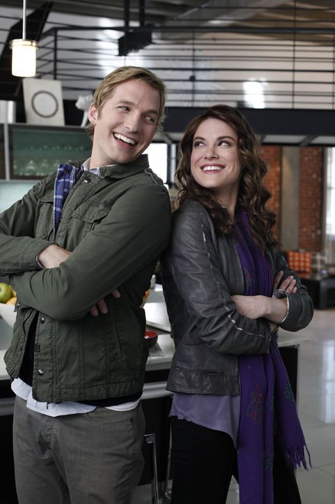 Sind in jeder Lebenslage für einander da: Ben (Ryan Hansen, l.) und Sara (Danneel Harris, r.) ... - Bildquelle: NBC Universal, Inc.