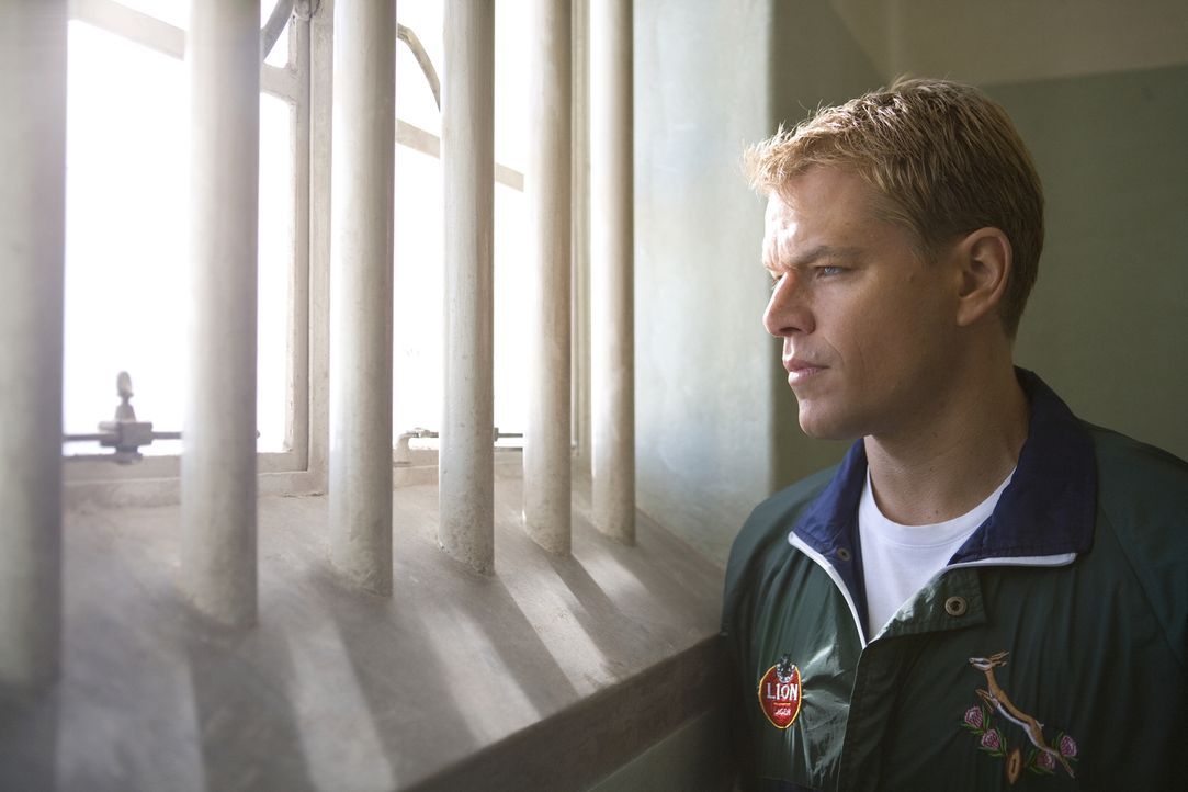 Erst auf Robben Island in Nelson Mandelas kleiner Gefängniszelle erkennt Francois (Matt Damon), dass man sein Schicksal in der eigenen Hand hält ... - Bildquelle: Warner Bros.