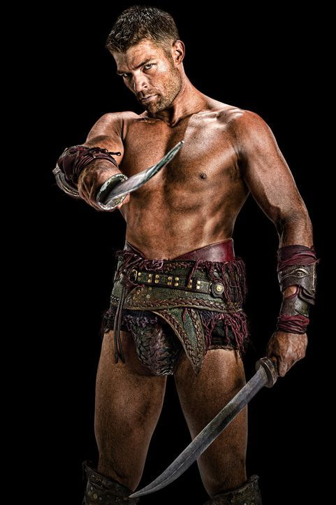 Sagt den Römern und insbesondere Gaius Claudius Glaber den Kampf an: Spartacus (Liam McIntyre) ... - Bildquelle: 2011 Starz Entertainment, LLC. All rights reserved.