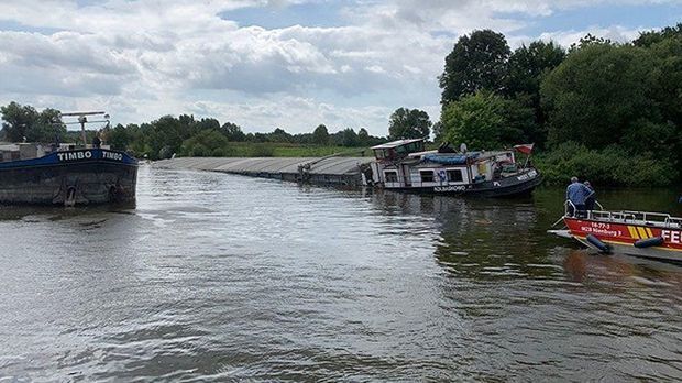 Gesunkenes Schiff legt Verkehr auf Weser lahm
