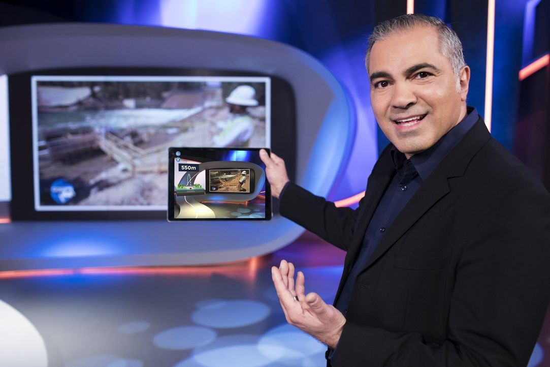 Aiman Abdallah präsentiert die "Augmented-Reality-Woche" bei Galileo, in der die Zuschauer Zuschauer in zwei Fernsehbeiträgen pro Tag spannende Zusa... - Bildquelle: Benedikt Müller ProSieben