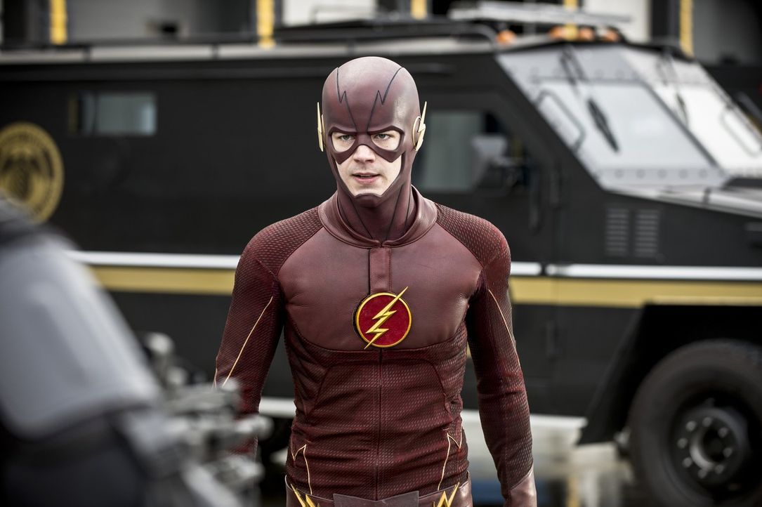 Barry alias The Flash (Grant Gustin) muss nicht nur gegen einen unglaublichen Gorilla kämpfen, sondern gleichzeitig auch um das Vertrauen einer geli... - Bildquelle: Warner Brothers.