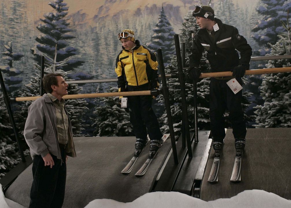 Um seinen Kindern (Justin Berfield, r. und Erik Per Sullivan, M.) ein perfekter Dad zu sein, erlaubt Hal (Bryan Cranston, l.) ihnen so gut wie alles... - Bildquelle: TM +   2000 Twentieth Century Fox Film Corporation. All Rights Reserved.
