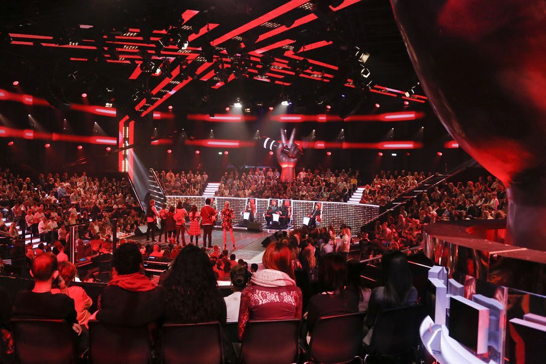 Wer die Wahl hat, hat die Qual: Die Coaches dürfen nur drei Talente nominieren, die für ihr Team in den Liveshows antreten: Rea Garvey, Michi Beck,... - Bildquelle: Richard Hübner SAT.1/ProSieben