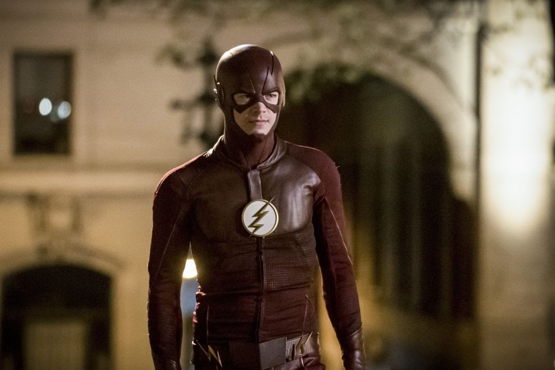 Barry alias The Flash (Grant Gustin) schreckt vor nichts zurück, um endlich eine Chance gegen Savitar zu haben und somit Iris Leben retten zu können... - Bildquelle: 2016 Warner Bros.