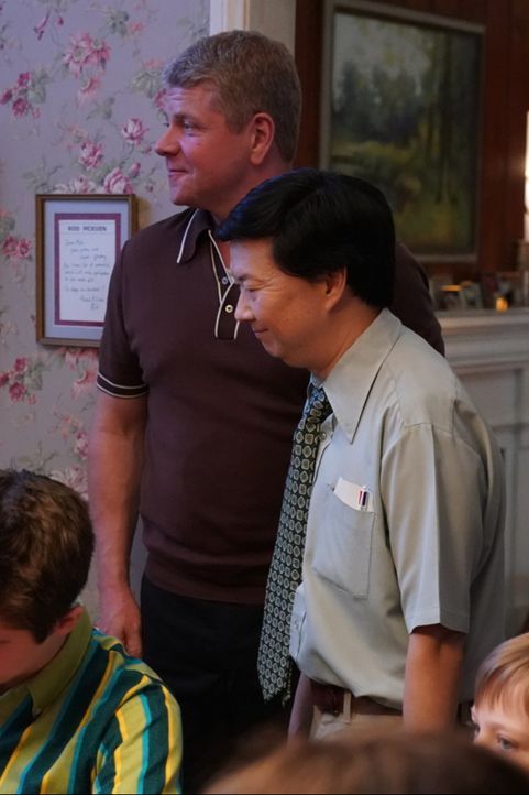 Mike Cleary (Michael Cudlitz, l.); Grover Young (Ken Jeong, r.) - Bildquelle: Eric McCandless 2018 American Broadcasting Companies, Inc. All rights reserved. / Eric McCandless