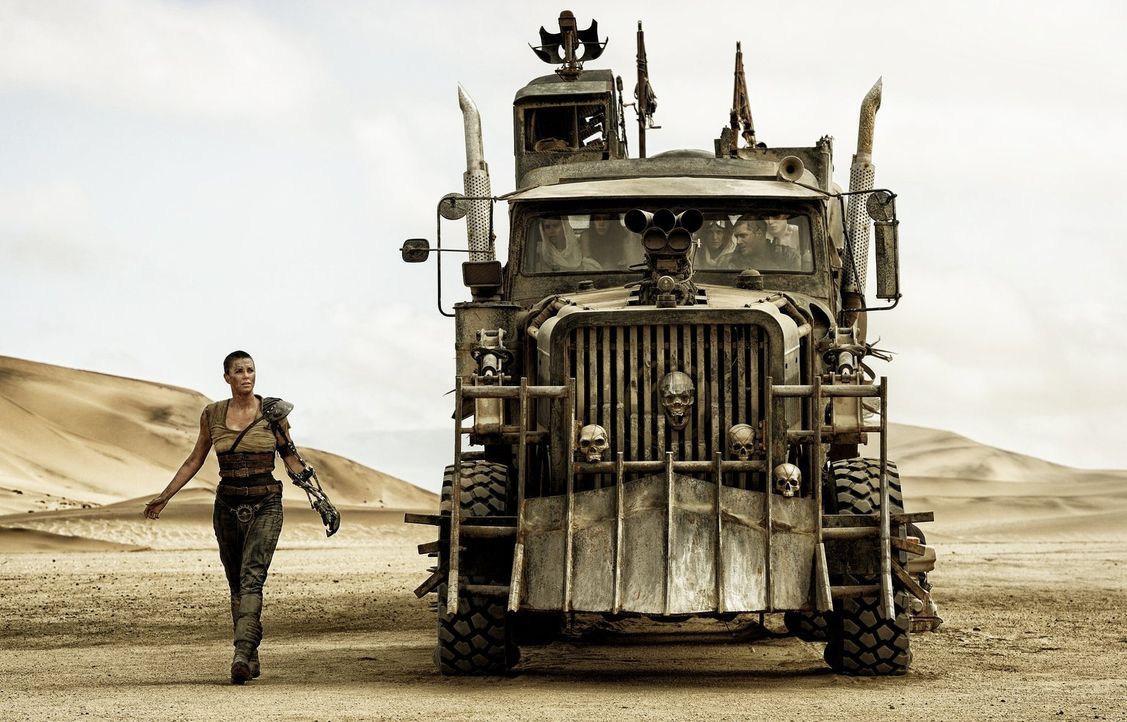 In der Hoffnung, ihre alte Heimat, den "Grünen Ort", zu finden, flüchtet Imperator Furiosa (Charlize Theron) mit einer Gruppe junger Frauen aus der... - Bildquelle: 2015 Warner Bros.