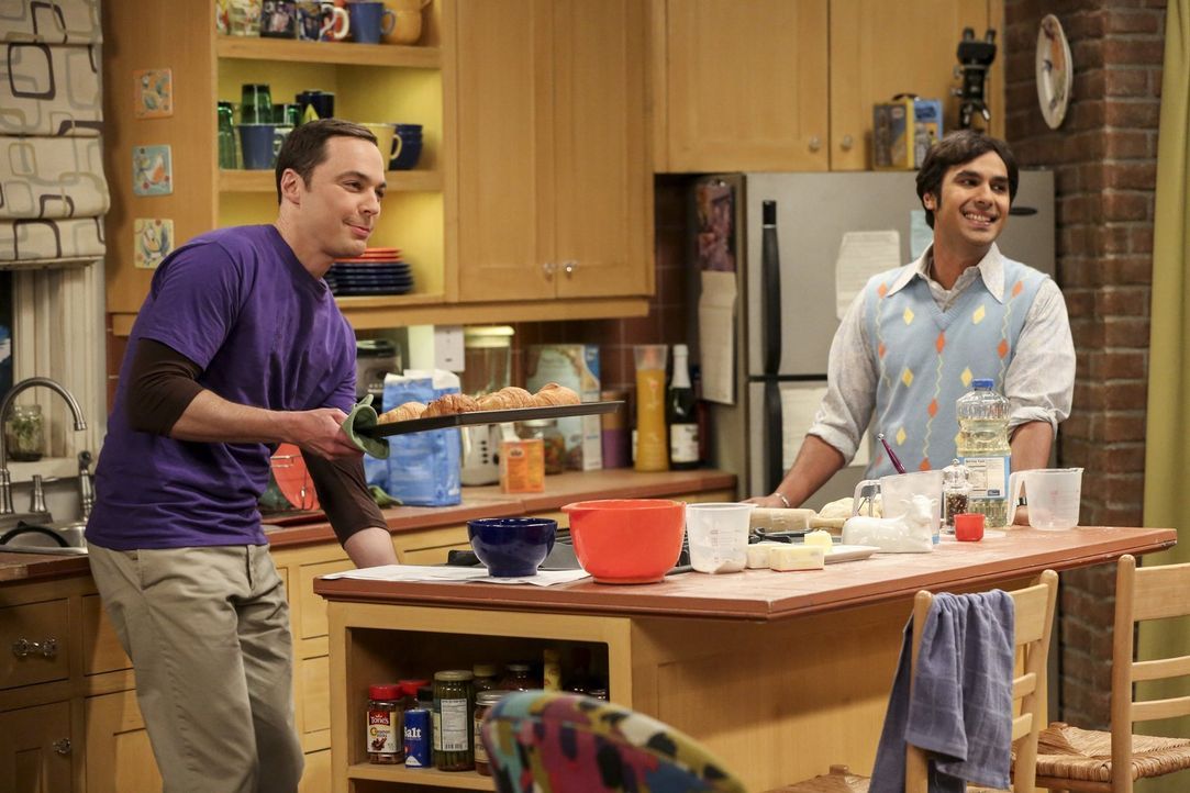 Backen hält jung. Das ist die Theorie von Sheldon (Jim Parsons, l.), weswegen er sich zusammen mit Raj (Kunal Nayyar, r.) in der Küche austobt ... - Bildquelle: 2016 Warner Brothers