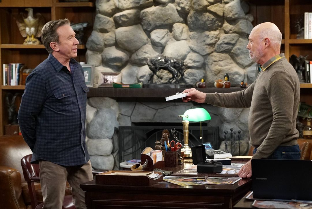 Mike Baxter (Tim Allen, l.); Ed Alzate (Hector Elizondo, r.) - Bildquelle: 2015-2016 American Broadcasting Companies. All rights reserved.