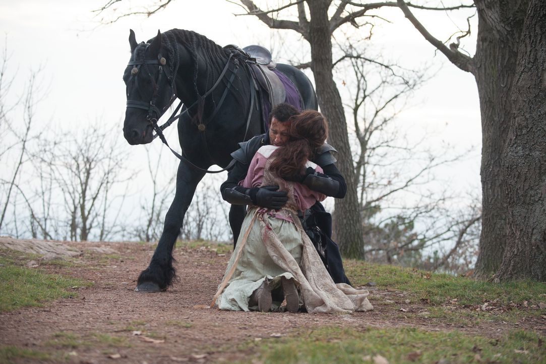 In der mittelalterlichen Welt, in der Raiden (Clive Owen, hinten) und Naomi (Ayelet Zurer, vorne) leben, hat ihre Liebe nur wenig Chancen ... - Bildquelle: Wild Bunch