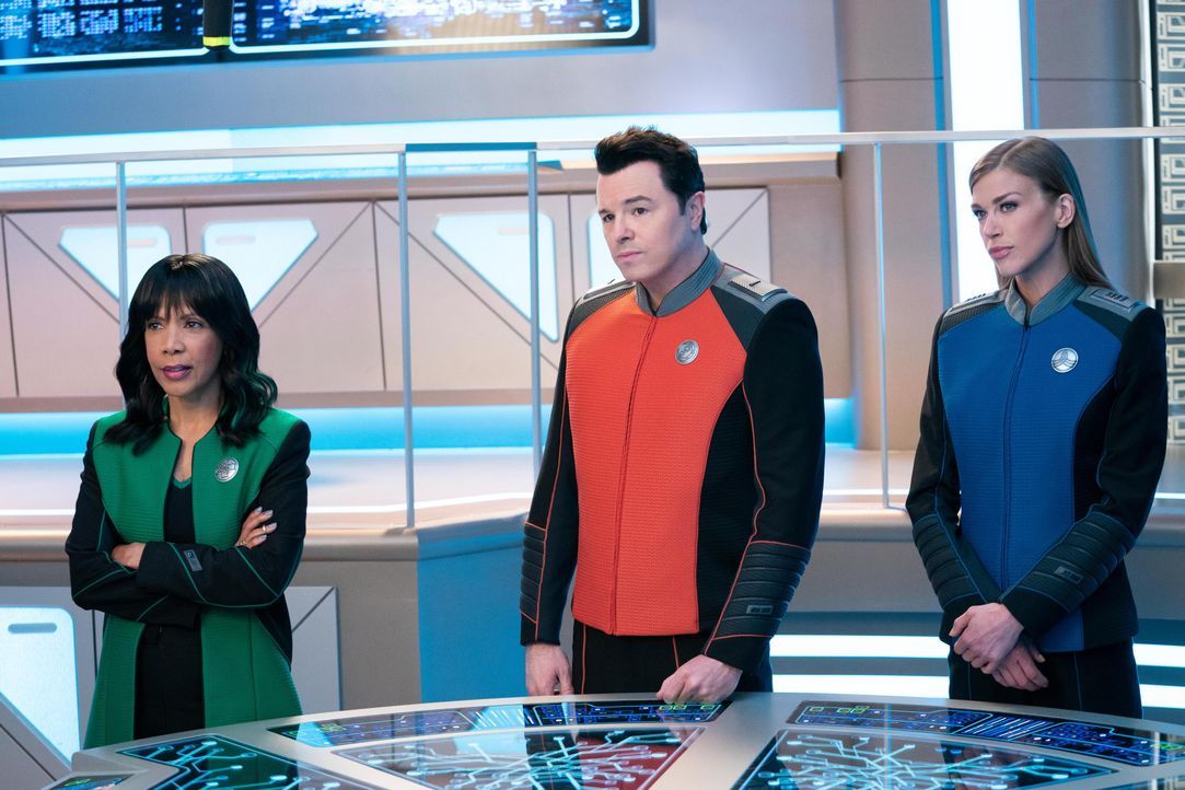 (v.l.n.r.) Dr. Claire Finn (Penny Johnson Jerald); Captain Ed Mercer (Seth MacFarlane); Commander Kelly Grayson (Adrianne Palicki) - Bildquelle: © 2020 Twentieth Century Fox Film Corporation. All rights reserved.