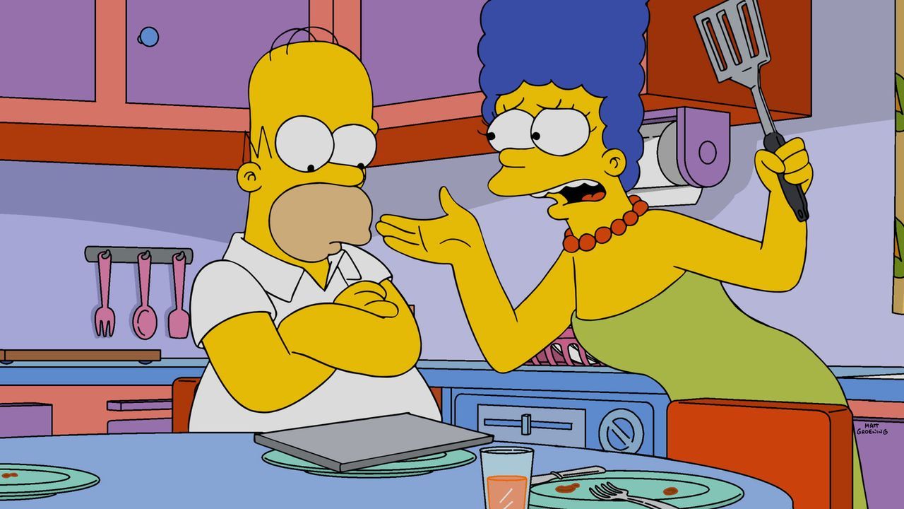 Bei dem Versuch eine Reparatur in der der Küche durchzuführen, macht Homer (l.) alles nur noch schlimmer. Doch kann er sein Ungeschick vor Marge (r.... - Bildquelle: 2015 Fox and its related entities.  All rights reserved.