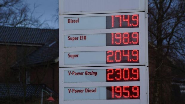 Sprit-Hammer: Benzin so teuer wie nie