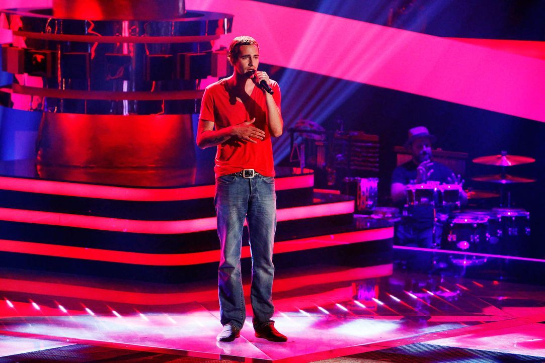 michael-03-the-voice-of-germany-staffel-2-epi02-showjpg 1990 x 1327 - Bildquelle: SAT.1/ProSieben/Richard Hübner