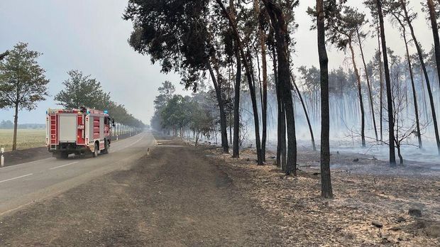 Großbrand bei Brandenburg weitet sich auf 800 Hektar aus