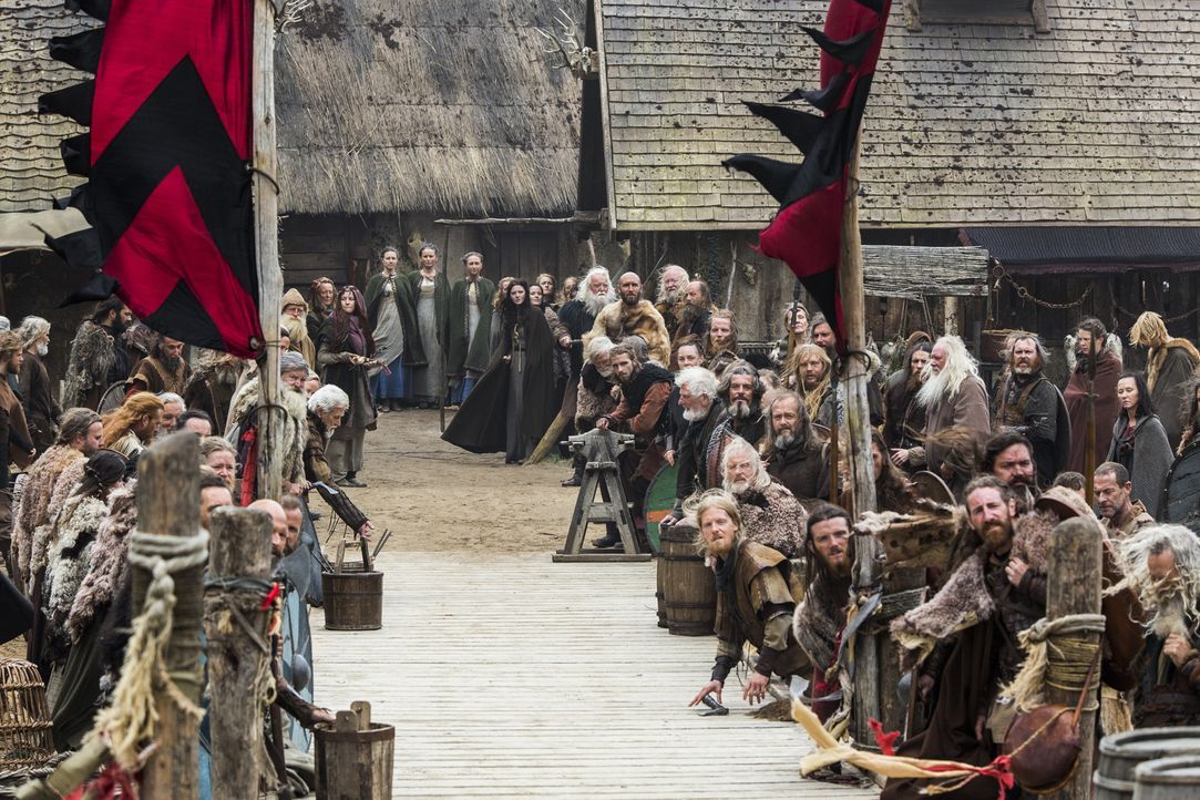 Sind auf die Ankunft von König Horiks Familie gespannt ... - Bildquelle: 2014 TM TELEVISION PRODUCTIONS LIMITED/T5 VIKINGS PRODUCTIONS INC. ALL RIGHTS RESERVED.