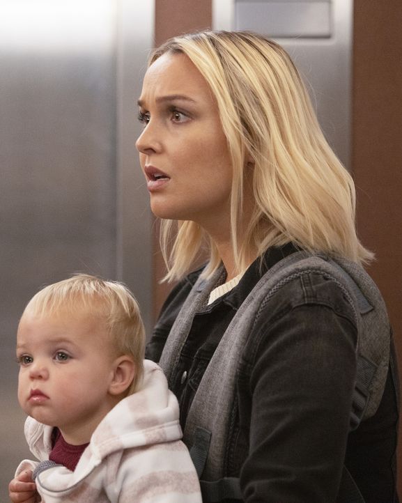 Luna (Annabelle King, l.); Dr. Jo Wilson (Camilla Luddington, r.) - Bildquelle: © 2021 American Broadcasting Companies, Inc. All rights reserved.