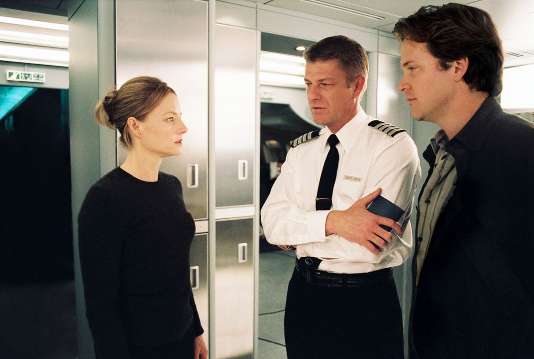 Weil Kyle (Jodie Foster, l.) nicht bereit ist, die Suche nach ihrer Tochter einzustellen, wird ihr vorgworfen, die Sicherheit der anderen Passagiere... - Bildquelle: Touchstone Pictures.  All rights reserved