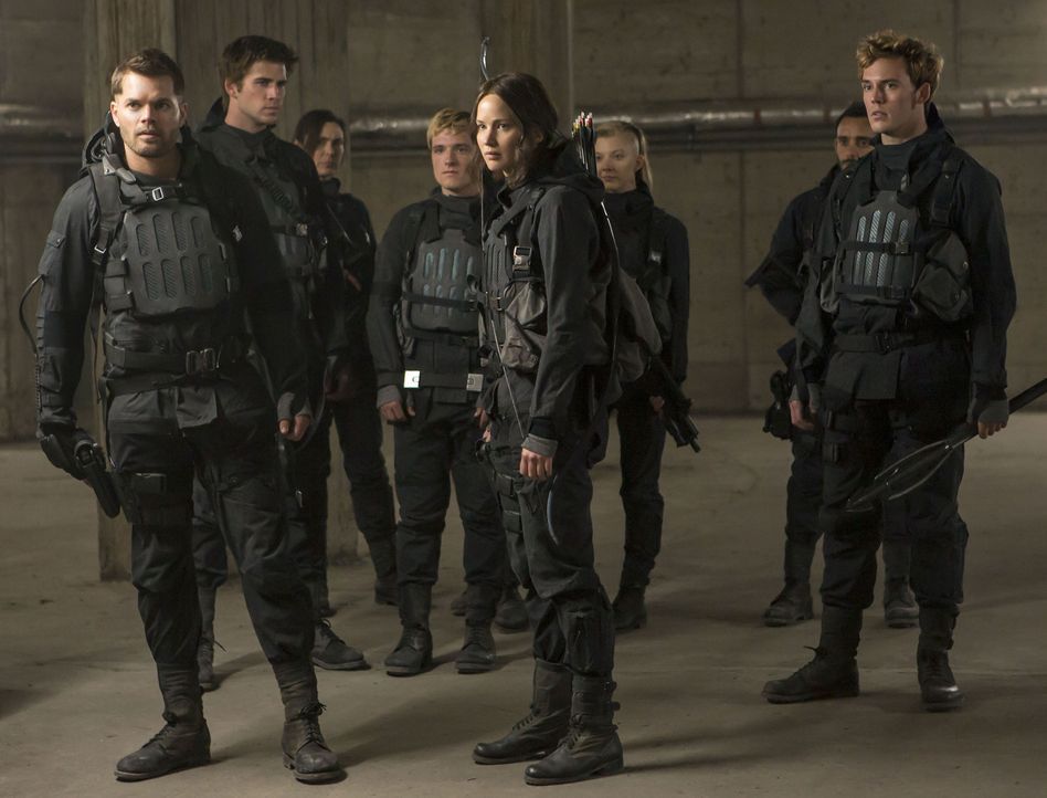 Begeben sich auf ein Himmelfahrtskommando, das nur tödlich enden kann: (v.l.n.r.) Castor (Wes Chatham), Gale Hawthorne (Liam Hemsworth), Lieutenant... - Bildquelle: Murray Close TM &   2015 Lions Gate Entertainment Inc. All rights reserved.
