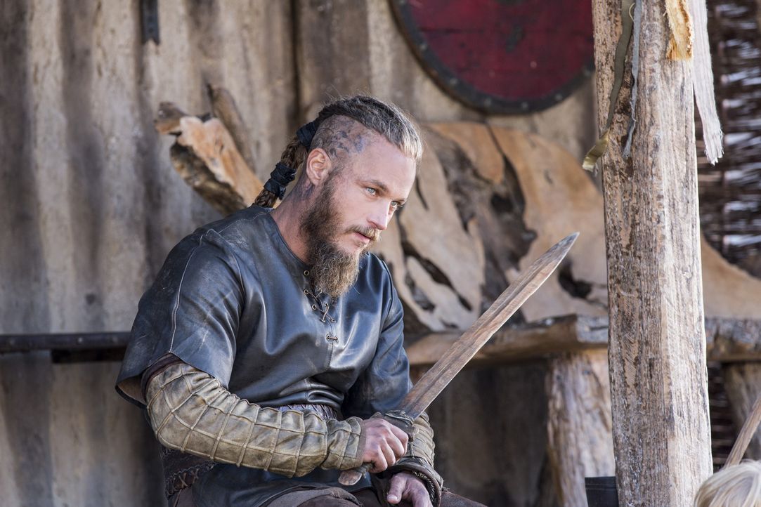König Horik kehrt mit einem überraschenden Vorschlag für Ragnar nach Kattegat zurück. Doch was wird Ragnar (Travis Fimmel) tun? - Bildquelle: 2014 TM TELEVISION PRODUCTIONS LIMITED/T5 VIKINGS PRODUCTIONS INC. ALL RIGHTS RESERVED.
