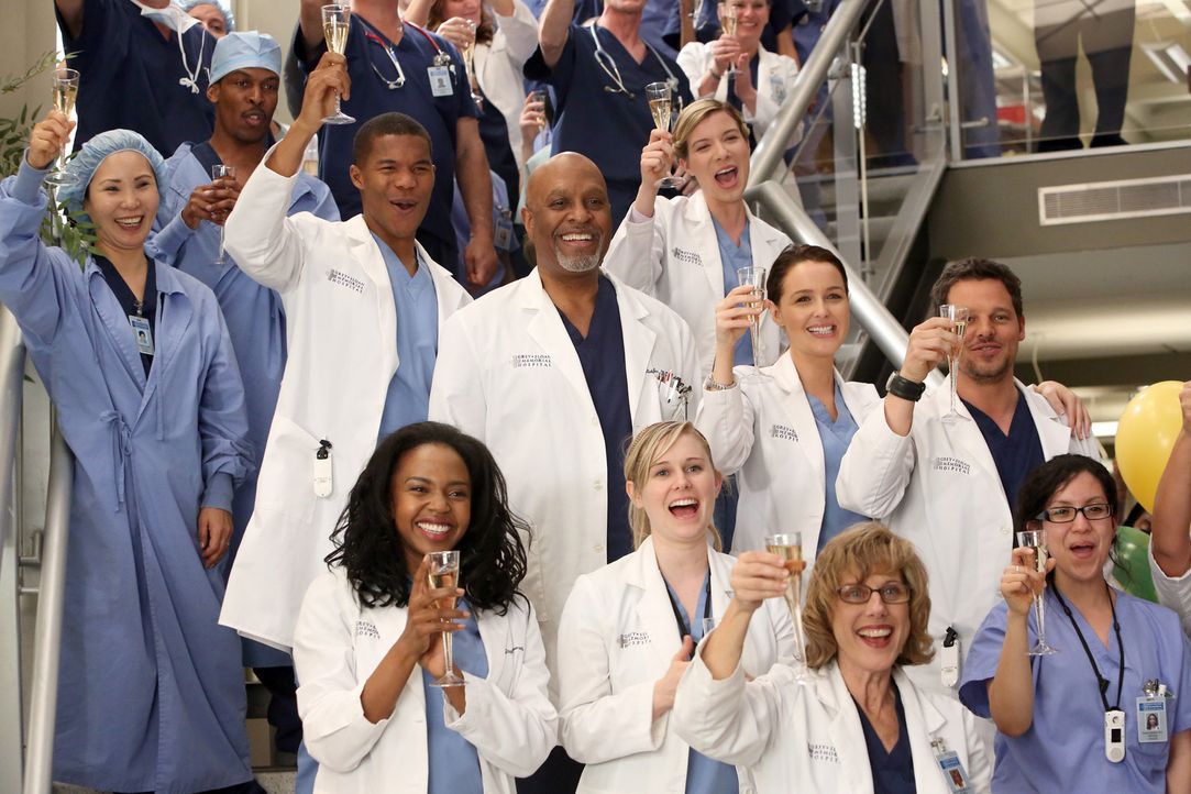 Ist stolz auf Cristina, die für den Harper Avery Award nominiert wurde: Richard (James Pickens jr., M.) ... - Bildquelle: ABC Studios