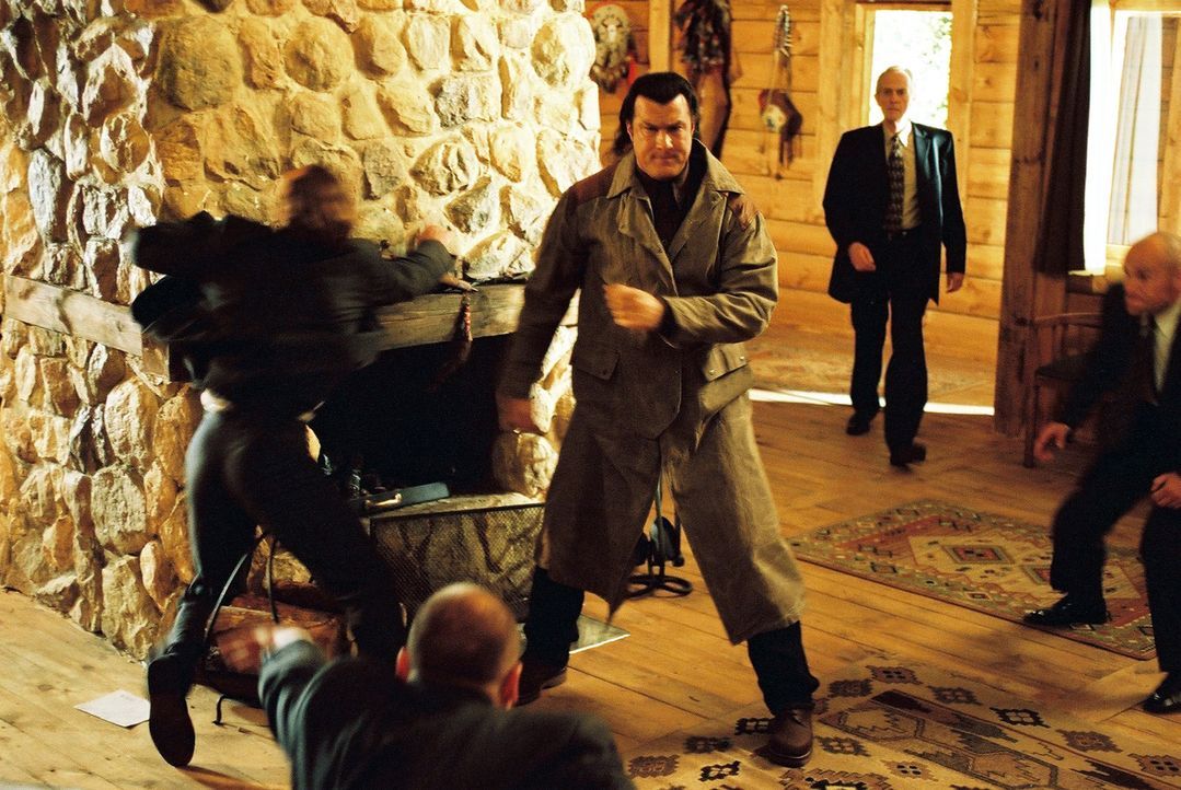 Als Ex-Undercover-Agent Billy Lancing (Steven Seagal) entdeckt, dass sich hinter der "Foster-Hilfsorganisation für Menschen" in Wahrheit ein Netzwer... - Bildquelle: Franchise Pictures