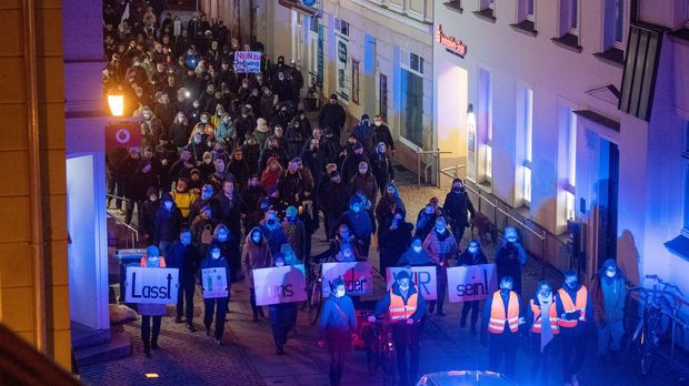 Zehntausende demonstrieren gegen Corona-Maßnahmen