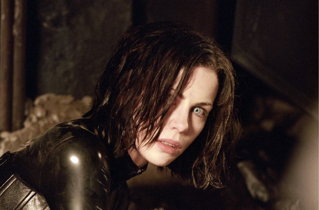 Seit vielen Jahren gehört die attraktive Selene (Kate Beckinsale) den Vampiren an, nachdem ihre Familie von Werwölfen ausgelöscht wurde. Nachts b... - Bildquelle: TMG