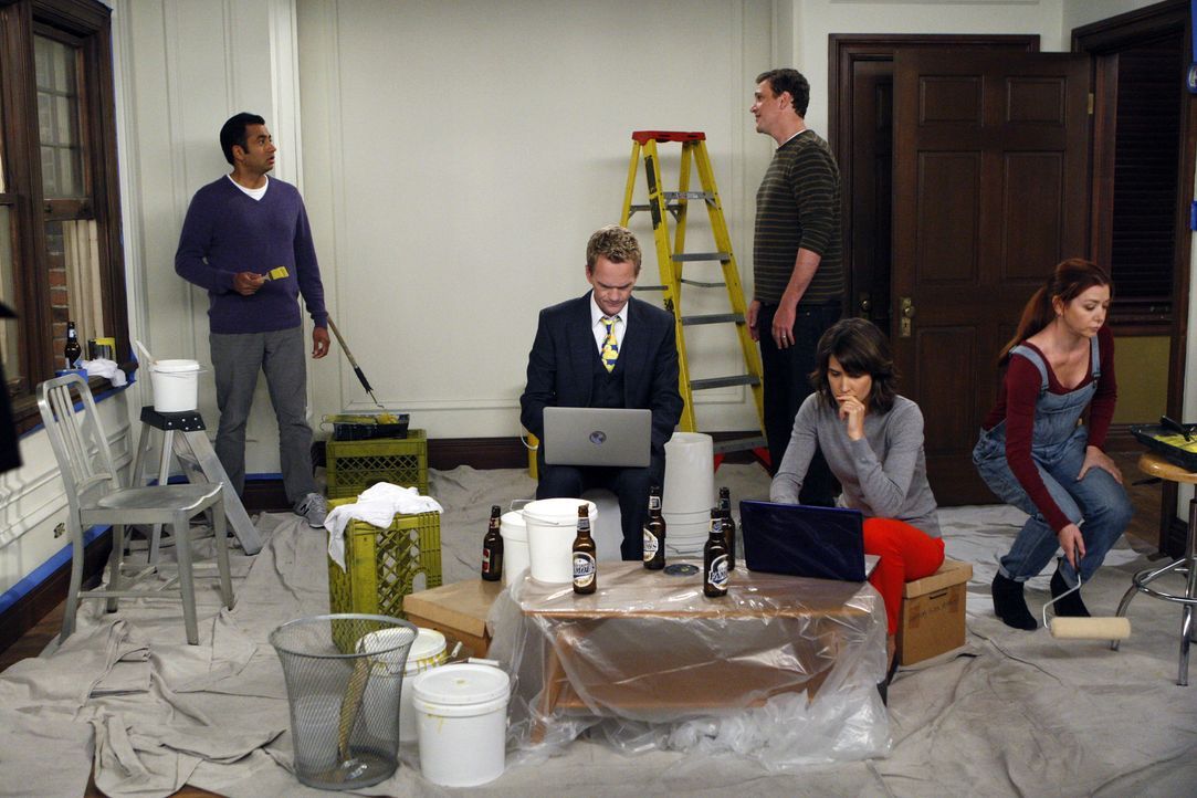 Kevin (Kal Penn, l.) kann nicht fassen, dass Robin (Cobie Smulders, 2.v.r.), Barney (Neil Patrick Harris, 2.v.l.), Lily (Alyson Hannigan, r.) und Ma... - Bildquelle: 20th Century Fox International Television