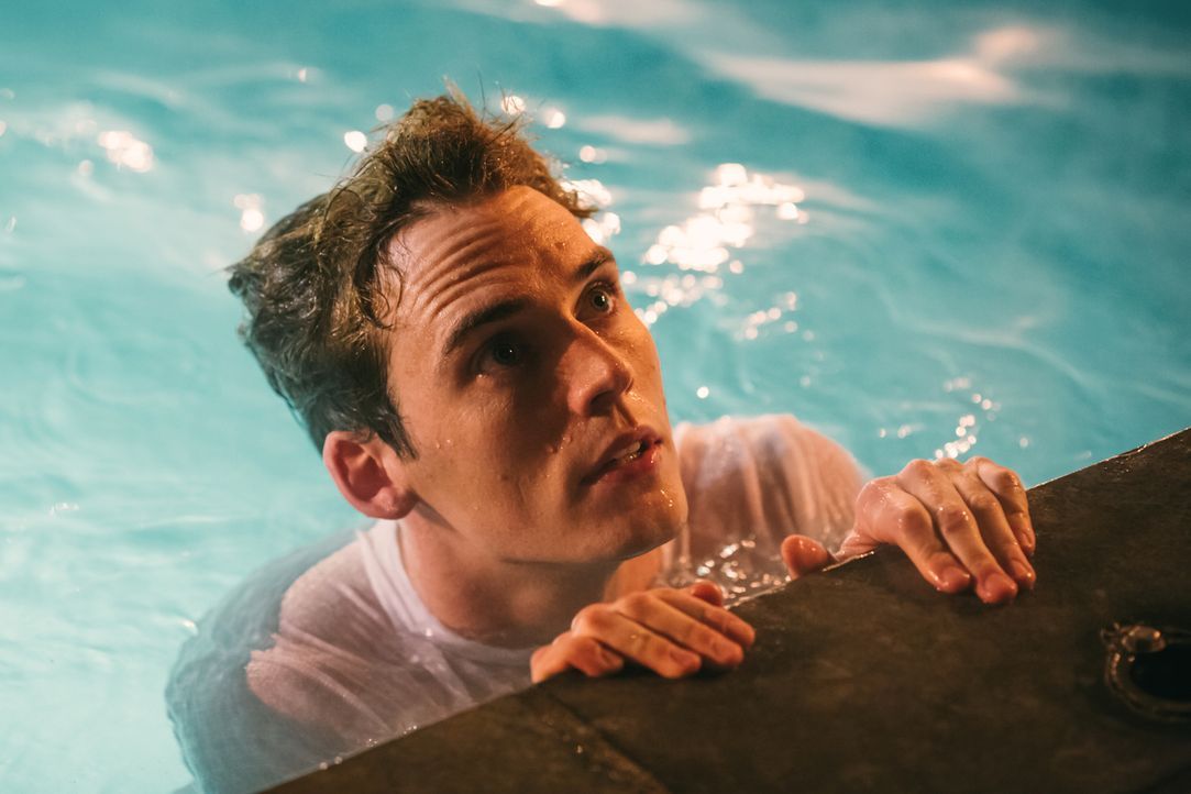 Zuerst genießt Alex (Sam Claflin) noch sein Studentenleben in Boston zusammen mit der schönen Sally, aber mit der Zeit wird ihm immer mehr klar, das... - Bildquelle: Constantin Film Verleih GmbH