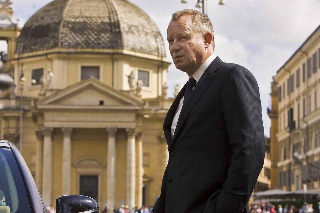 Kommandant Richter (Stellan Skarsgård), Oberst der Schweizergarde, ahnt nicht, dass der Feind mitten unter ihnen weilt ... - Bildquelle: 2009 Columbia Pictures Industries, Inc. All Rights Reserved.