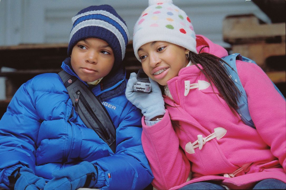 Lindsey (Aleisha Allen, r.) und Kevin (Philip Bolden, l.) haben schon mehr als einen Liebhaber ihrer Mutter vergrault. Sie haben es sich nämlich in... - Bildquelle: Sony 2007 CPT Holdings, Inc.  All Rights Reserved.