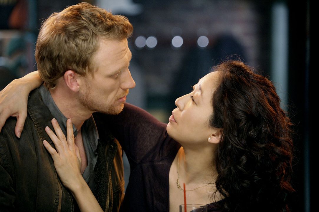 Sind glücklich miteinander: Owen (Kevin McKidd, l.) und Cristina (Sandra Oh, r.) ... - Bildquelle: ABC Studios