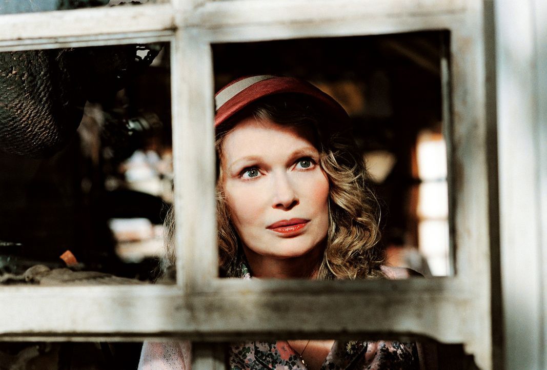 Ein fieser Grundstücksmakler träumt davon, sich das schöne Haus von Arthurs Großmutter (Mia Farrow) unter den Nagel zu reißen. Doch Arthur sieht nic... - Bildquelle: TOBIS Film